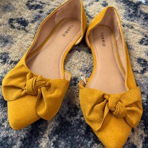 Torrid 9W Mustard Bow flats